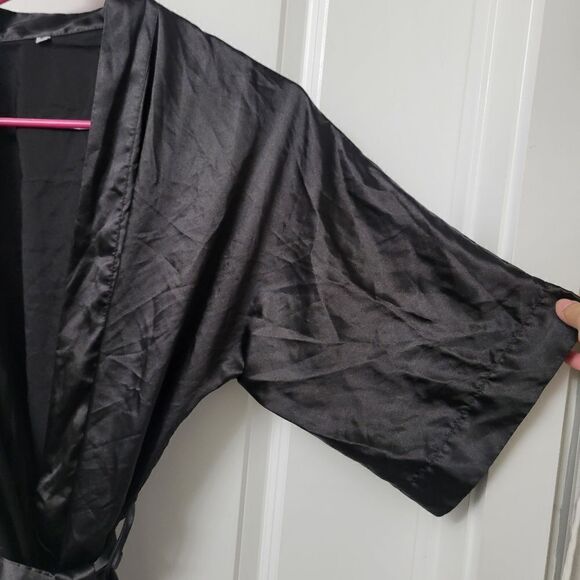 Black silky robe sz medium - Picture 3 of 7